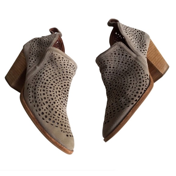 Jeffrey Campbell Rosalee Suede Leather Laser Cut Ankle Boot Size 10 Taupe Boho - Picture 2 of 9